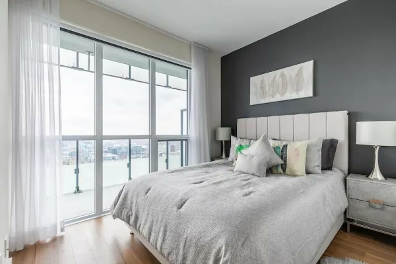 Фото Simply Comfort. Modern Downtown Apartment