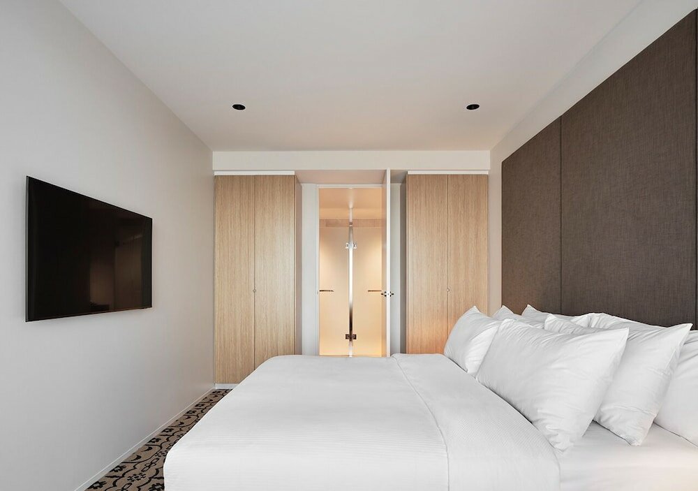 Фото Burbury Hotel & Apartments