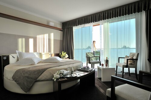 Гостиница Aqualux Hotel Spa Suite & Terme Bardolino в Бардолине