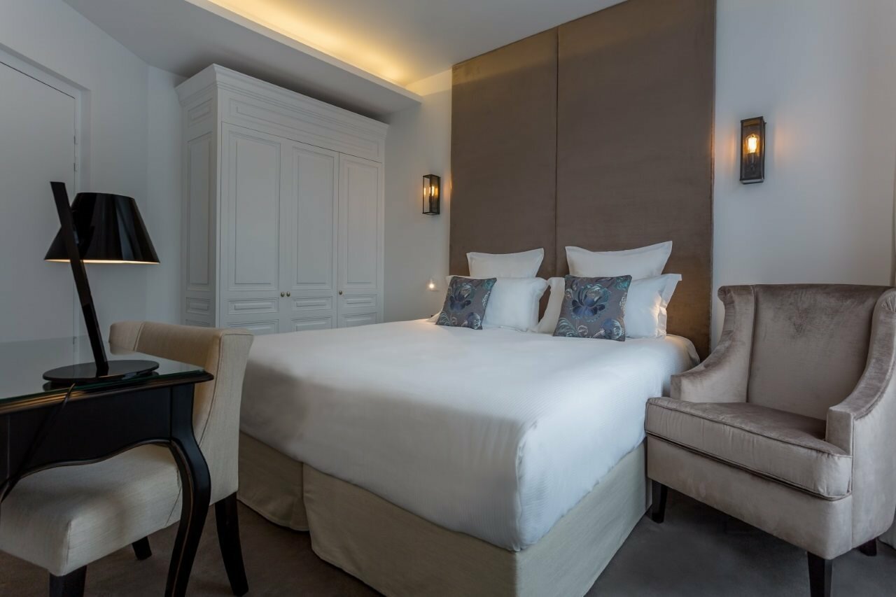 Фото La Comtesse