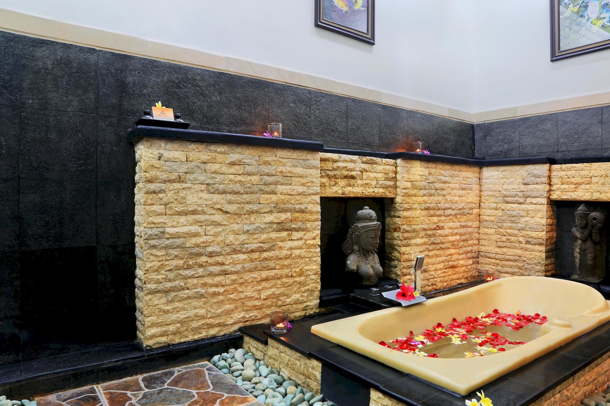 Фото Satriya Cottages