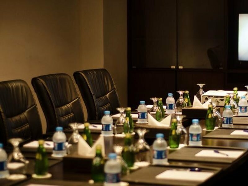 Фото Meneur Hotel