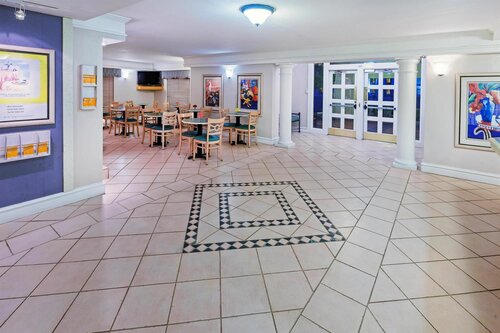 Гостиница La Quinta Inn by Wyndham Bossier City в Бошьер Сити