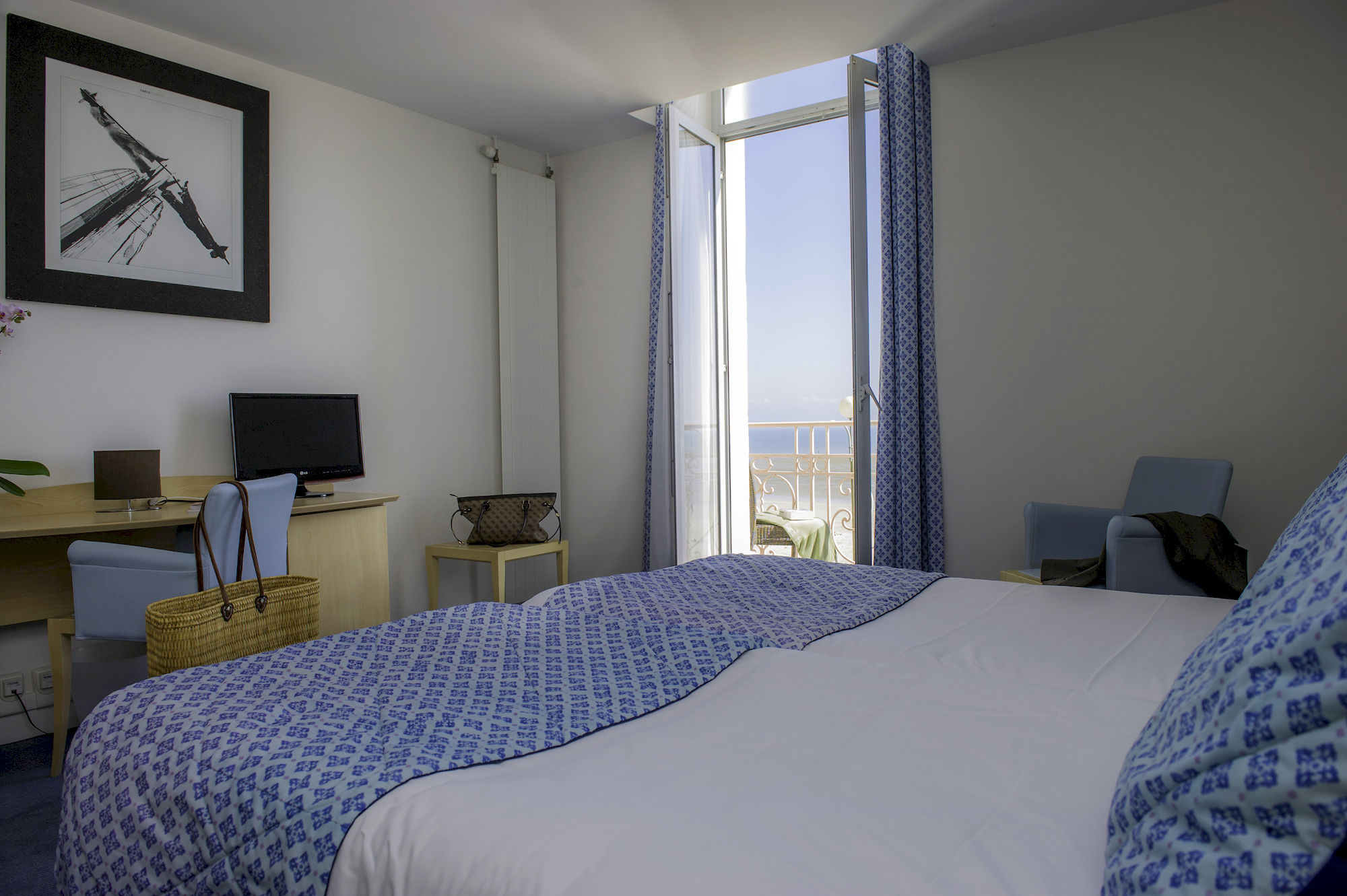 Фото Hôtel Vacances Bleues Villa Caroline