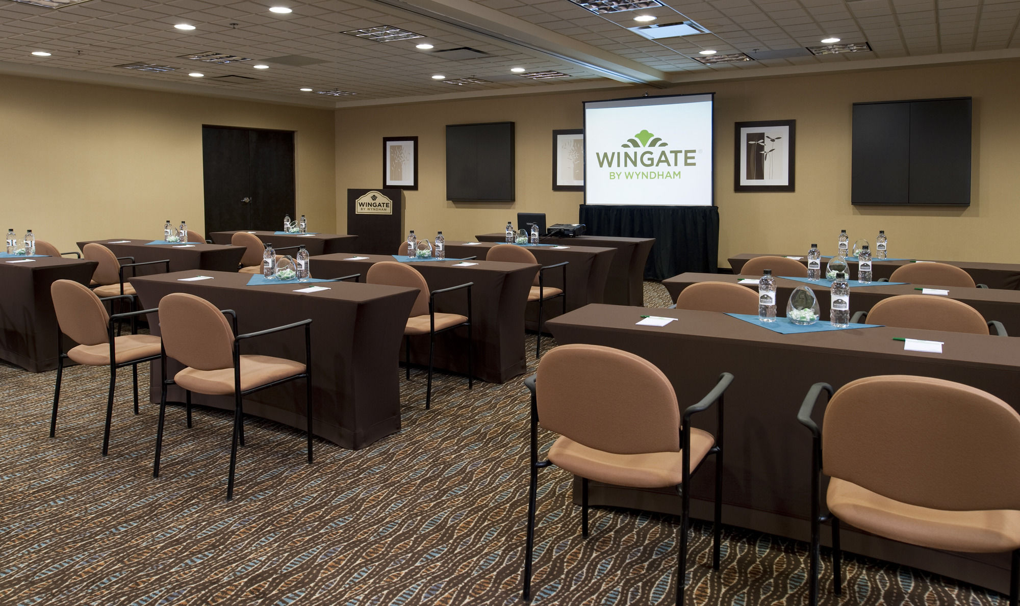 Фото Wingate by Wyndham Regina