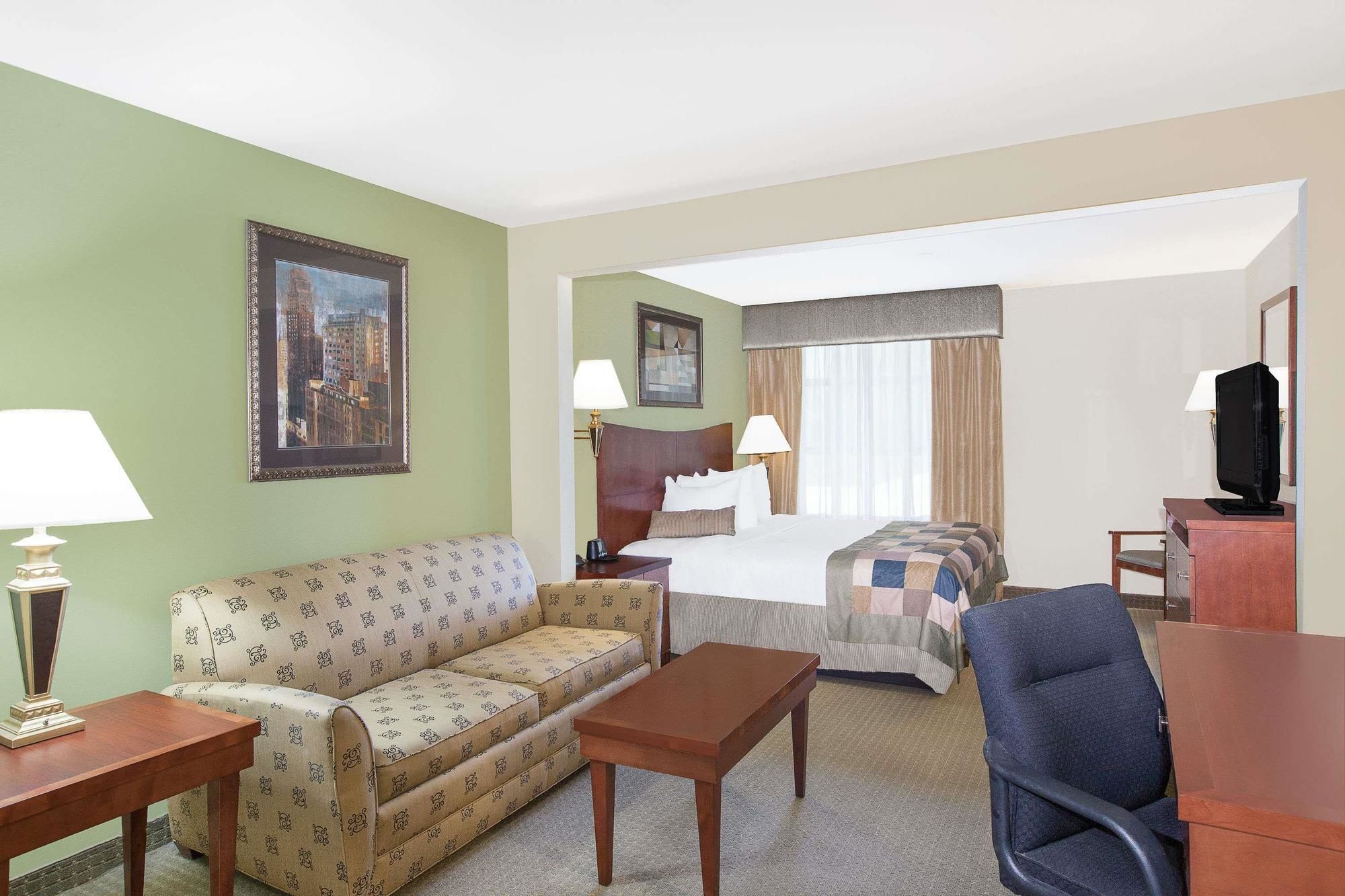 Фото Wingate by Wyndham Lafayette Airport