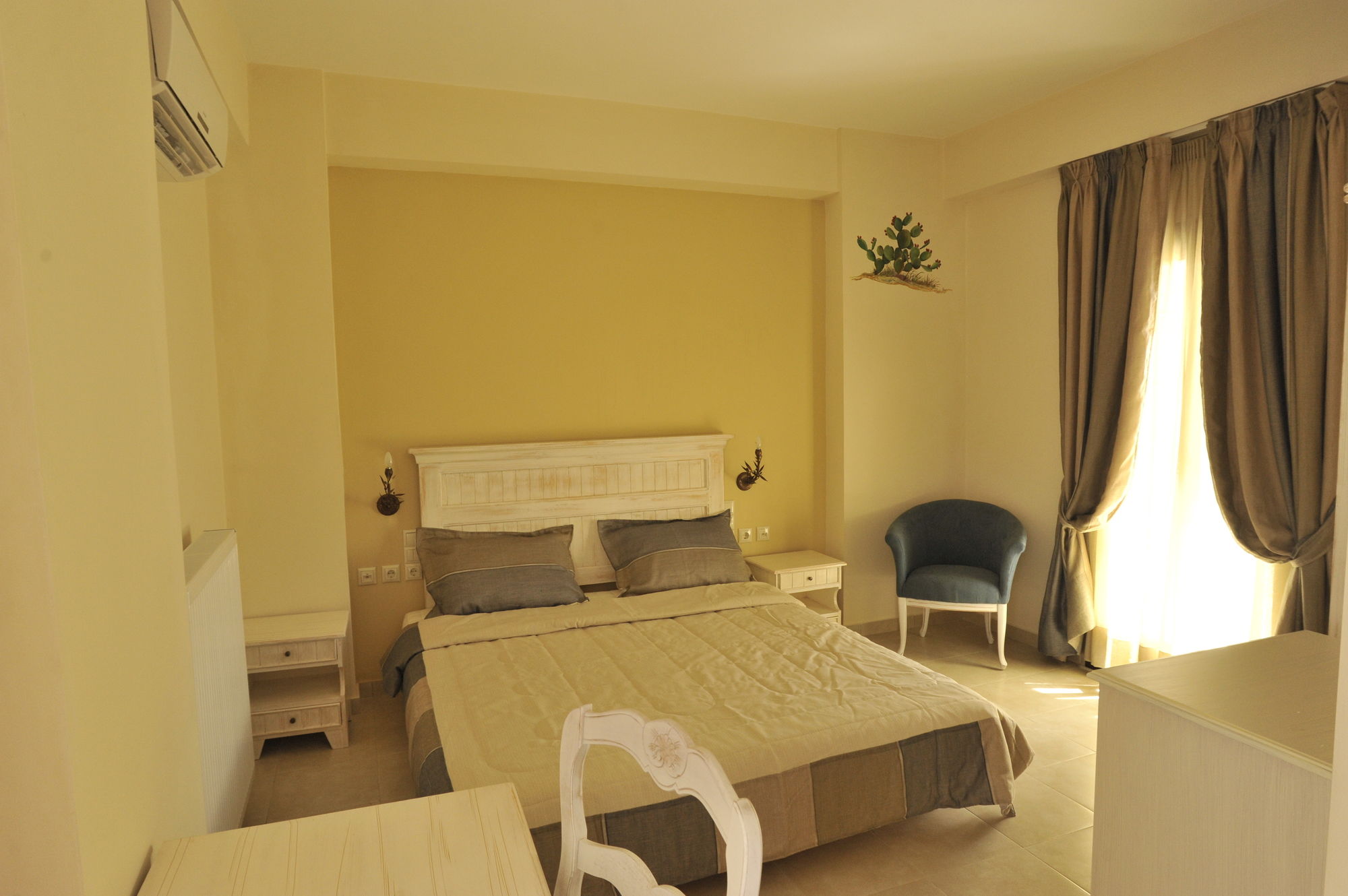 Фото Porto Mani Suites