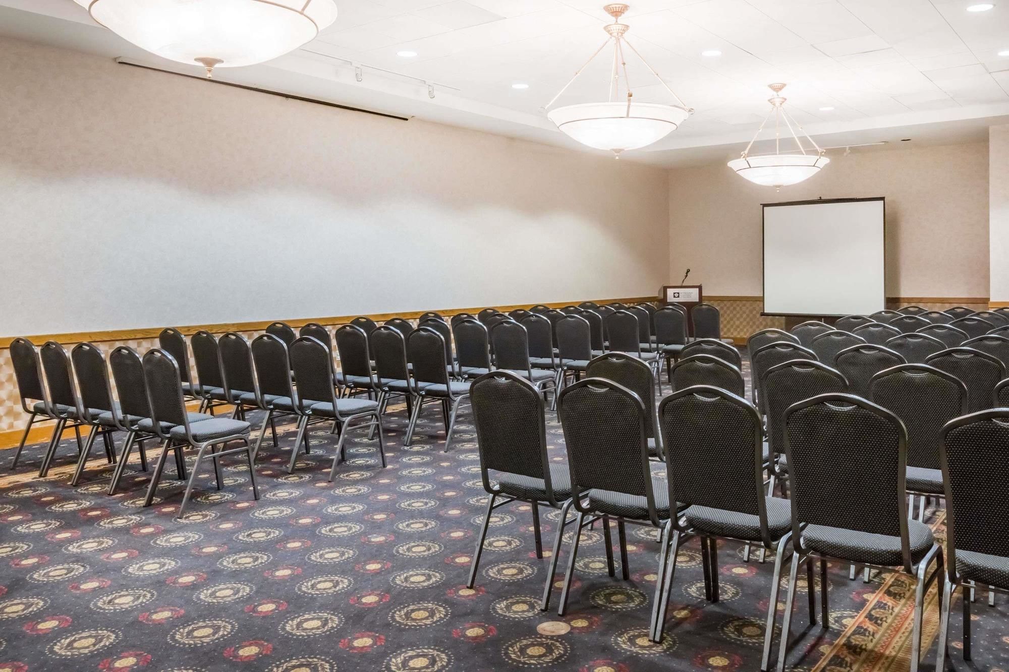 Фото Wyndham Riverfront Little Rock