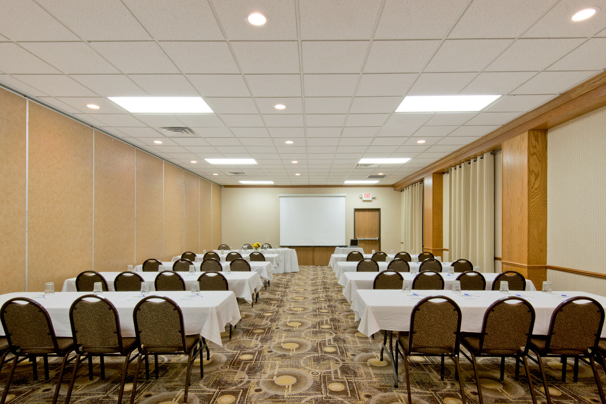 Фото Holiday Inn Express & Suites - North Platte, an Ihg Hotel