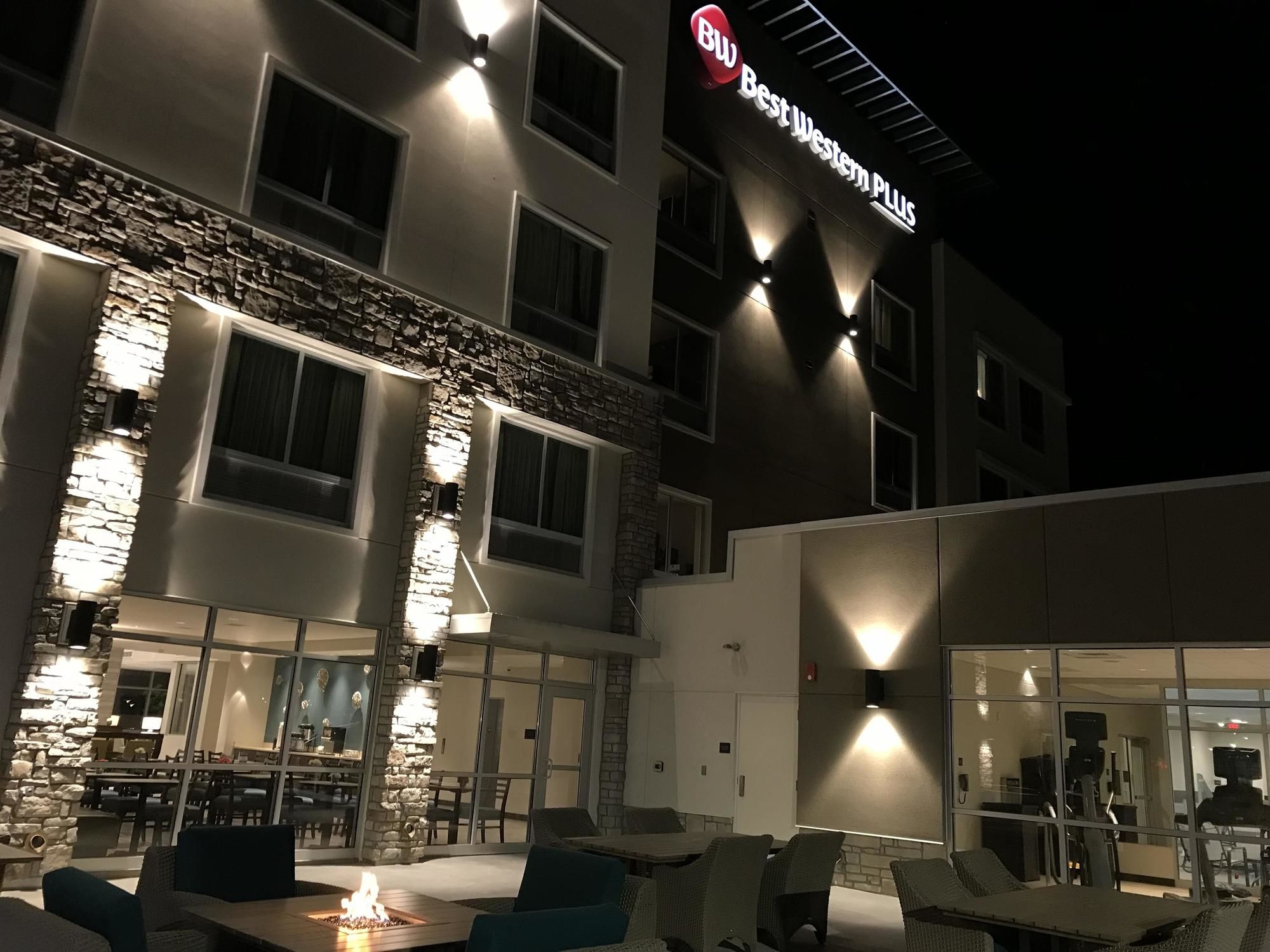 Фото Best Western Plus Bolivar Hotel & Suites