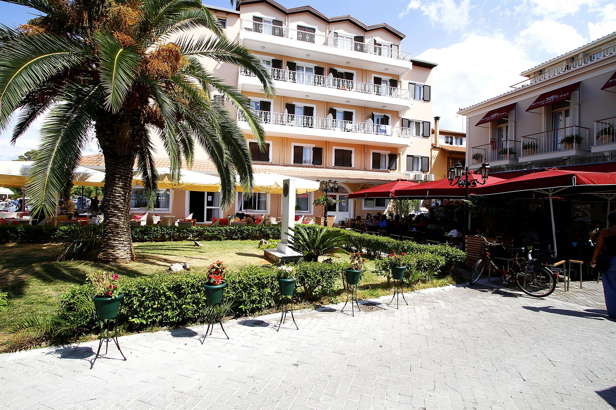 Фото Nirikos Hotel