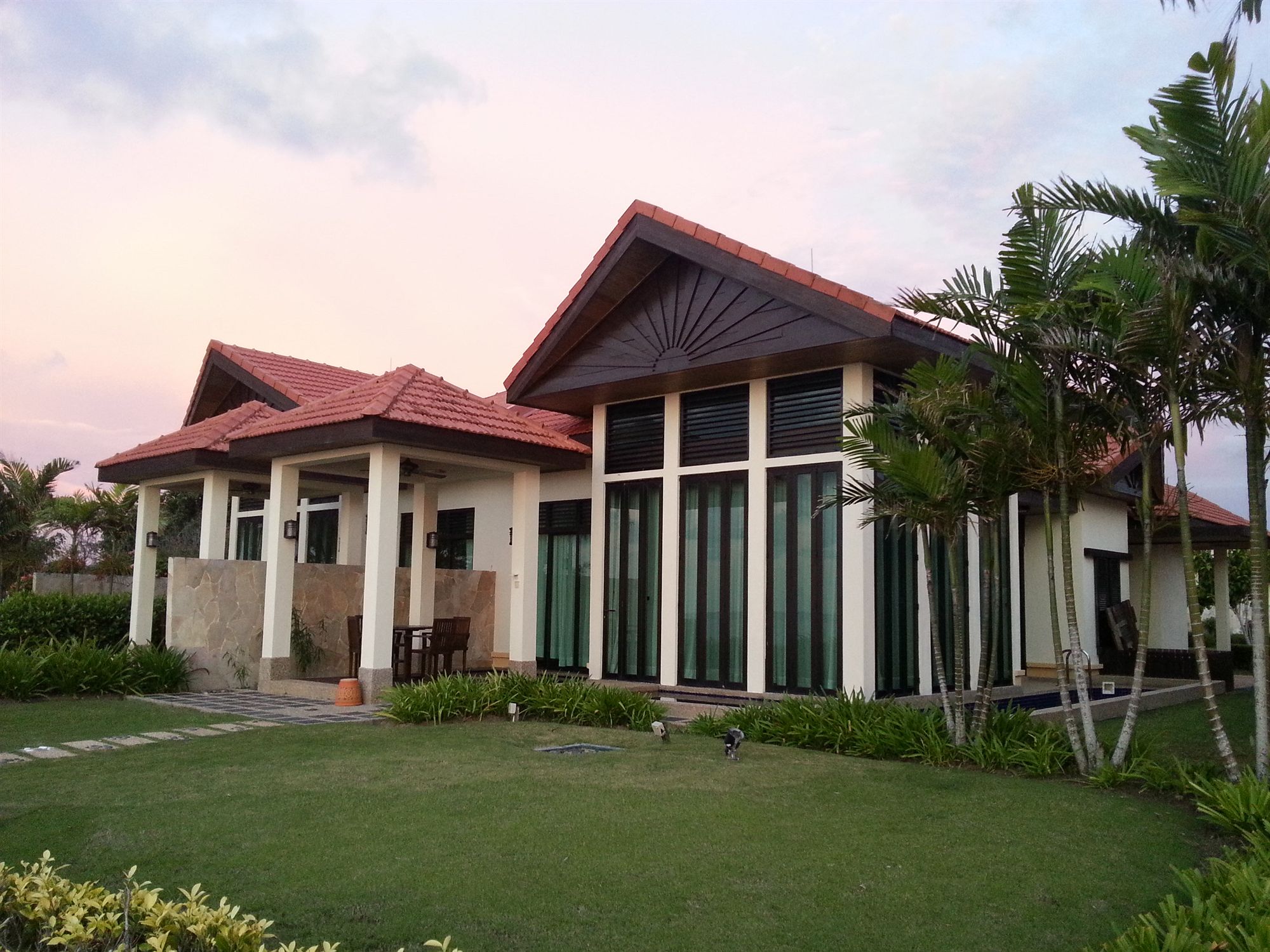 Фото Borneo Beach Villa & Suite