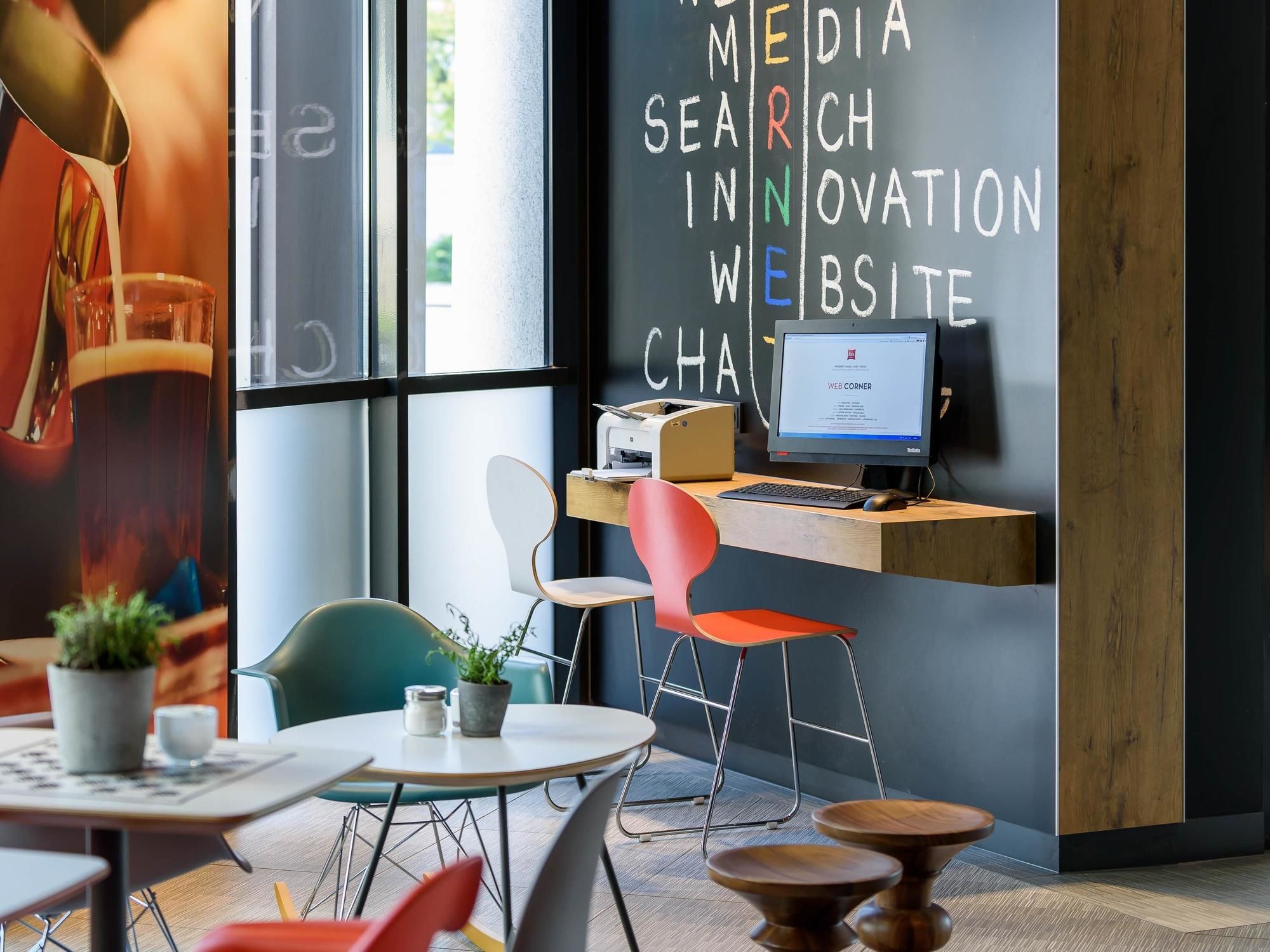 Фото B&b Hotel Wuppertal-City