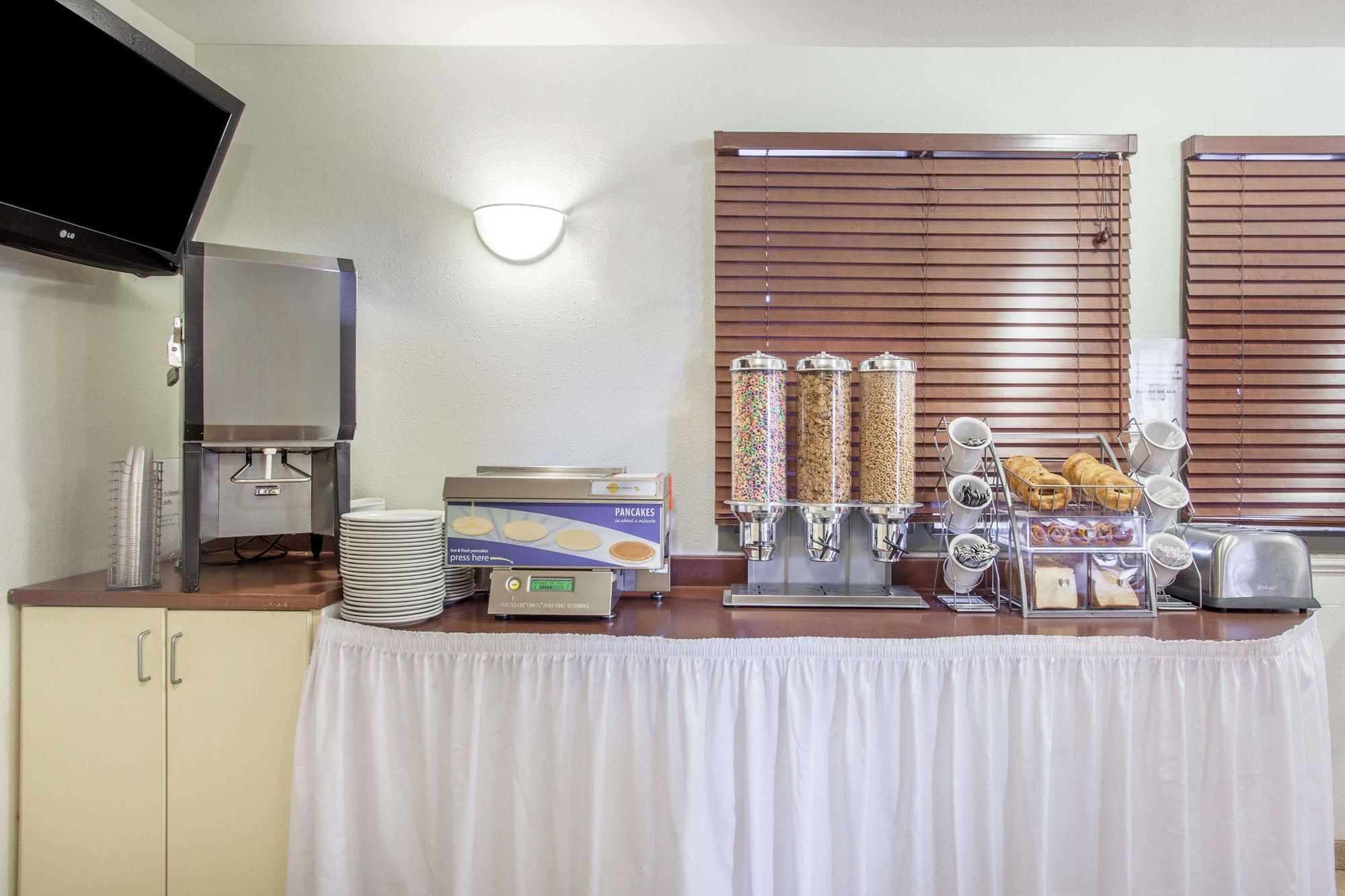 Фото Super 8 by Wyndham Truro Ns