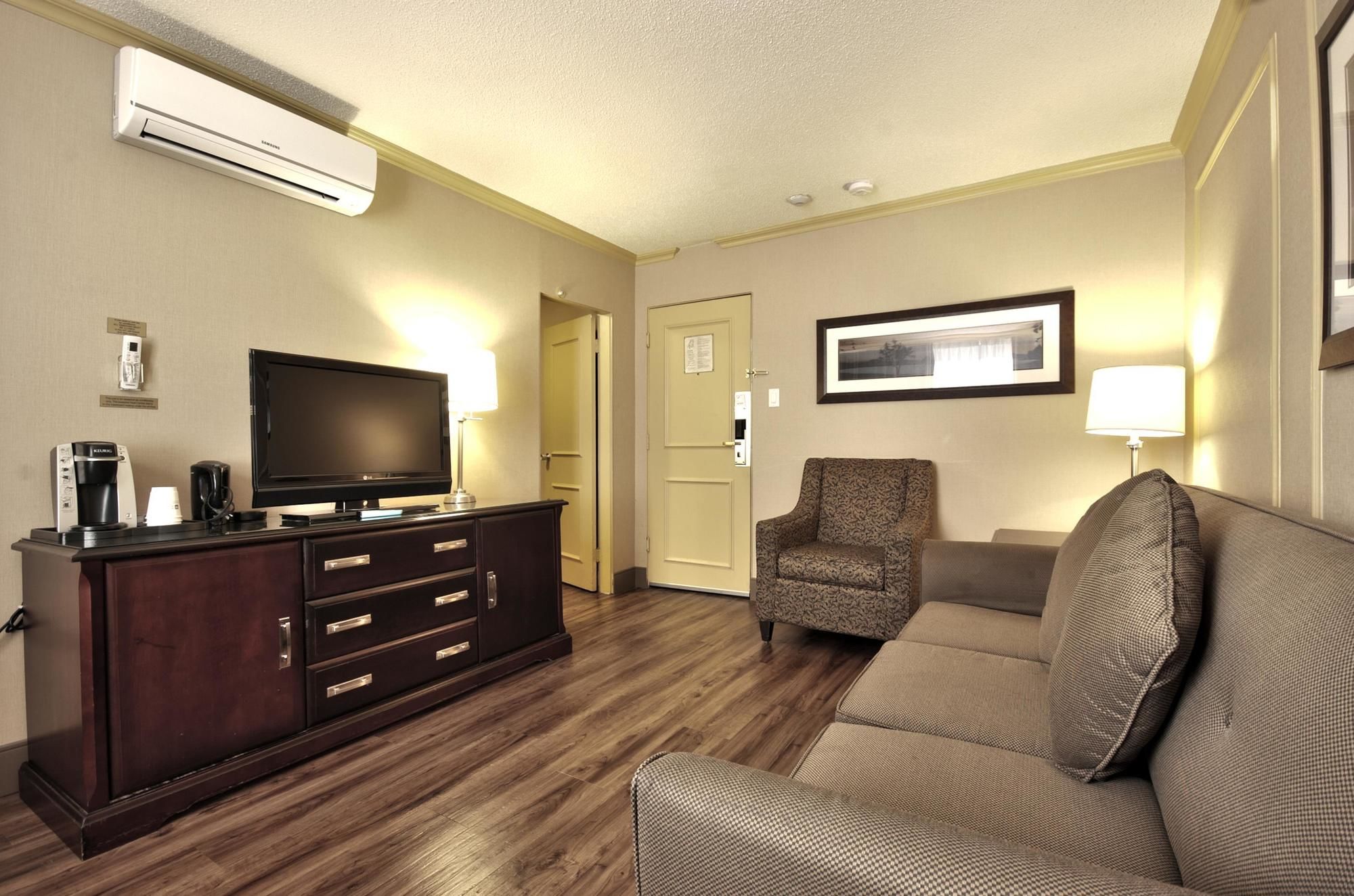 Фото Best Western Plus Dorchester Hotel