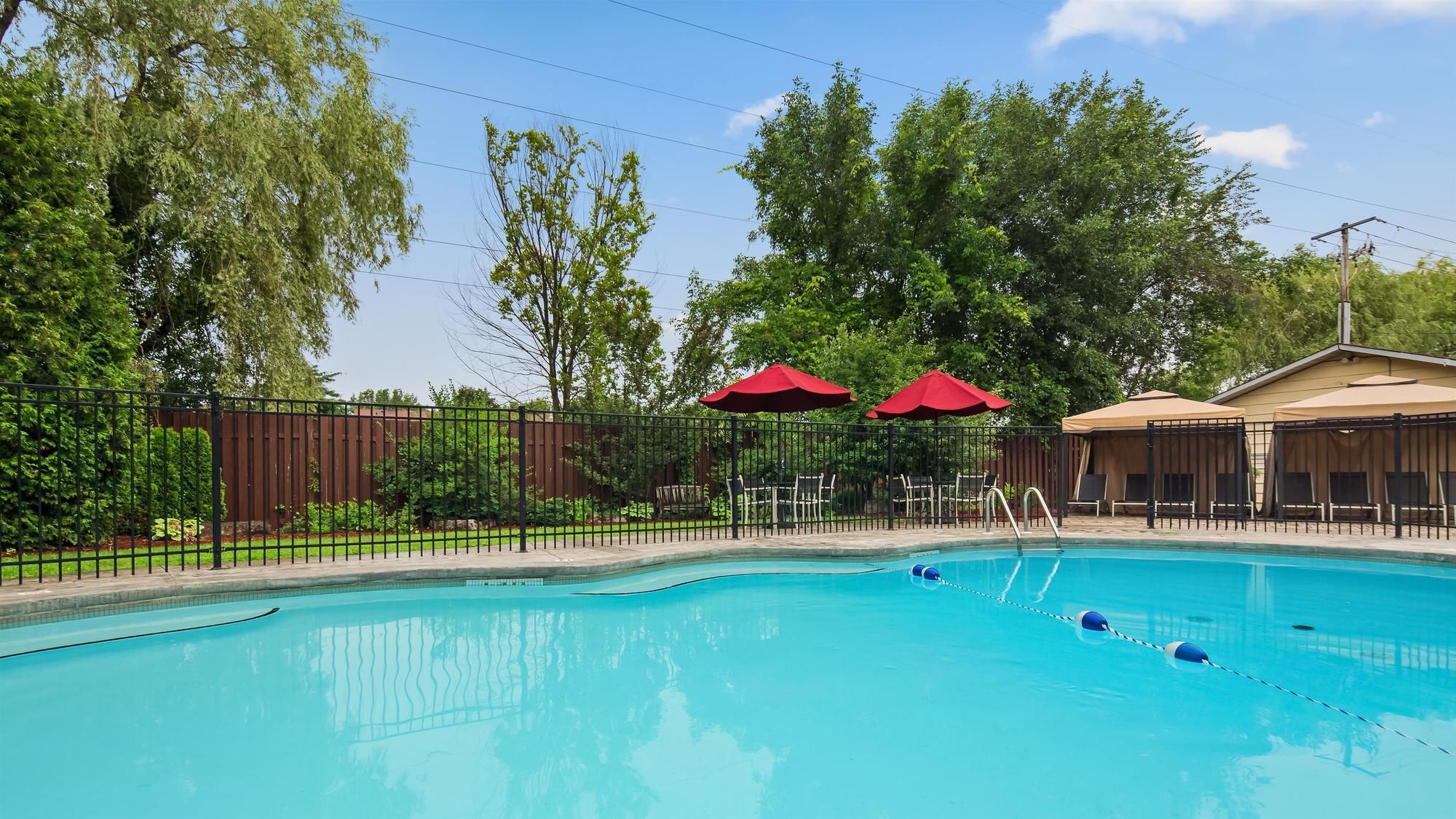 Фото Best Western Parkway Inn & Conference Centre