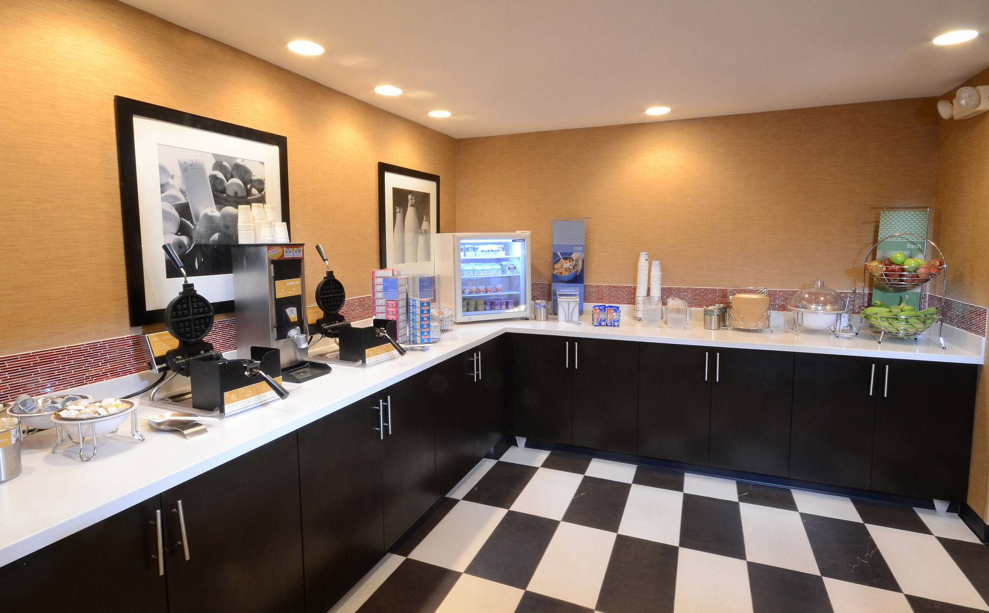 Фото Hampton Inn Raleigh-Capital Blvd. North