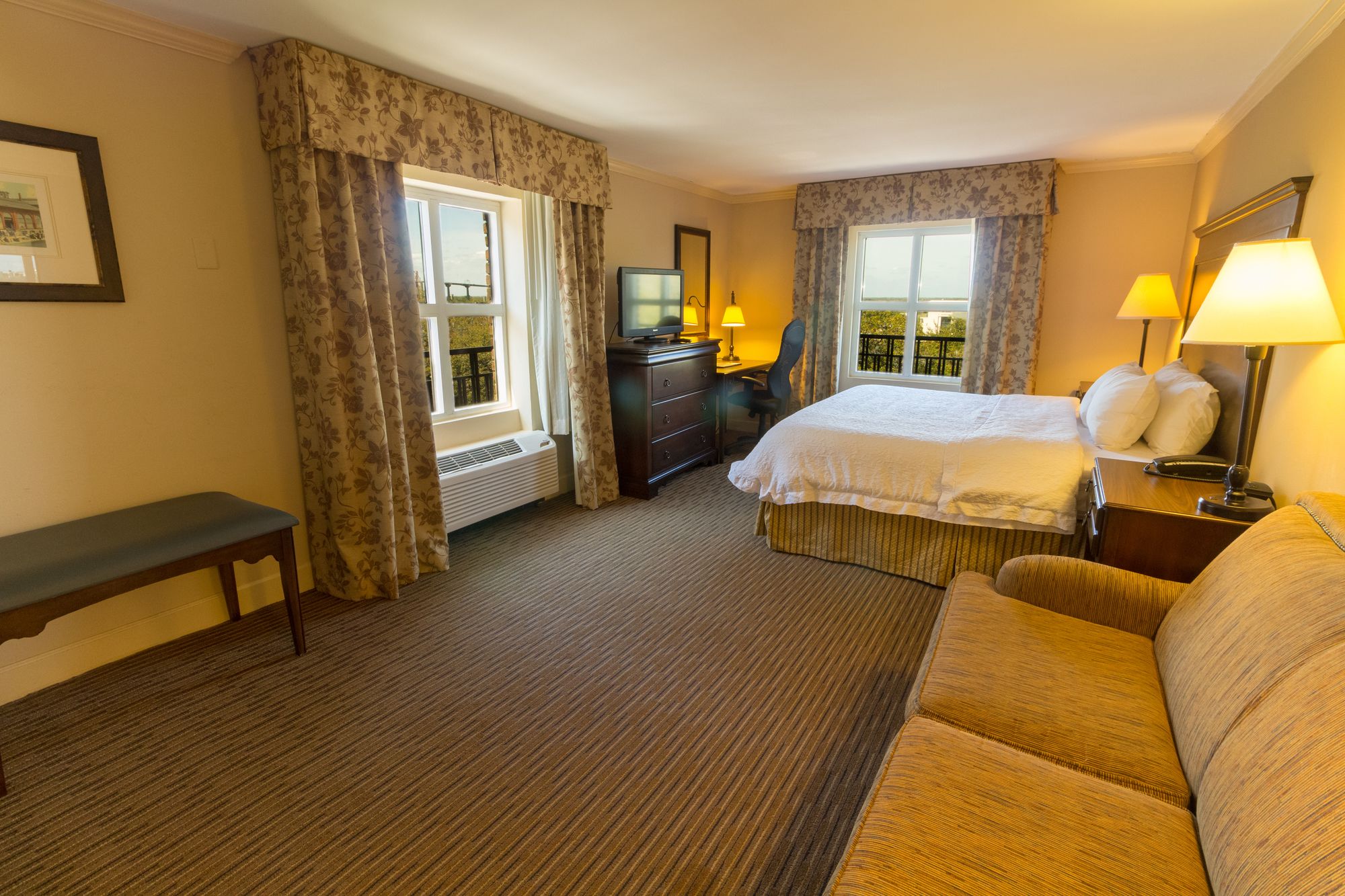 Фото Hampton Inn Savannah Historic District