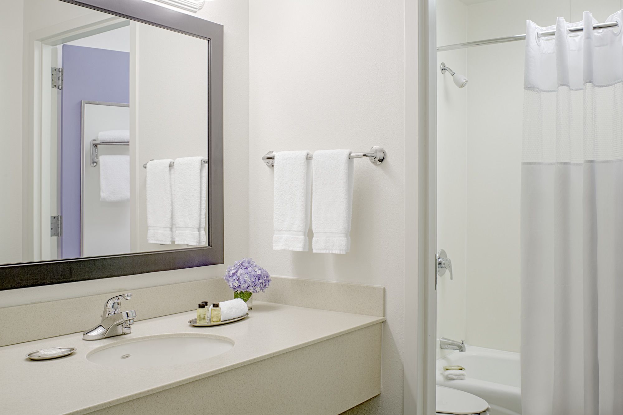 Фото Federal City Inn & Suites