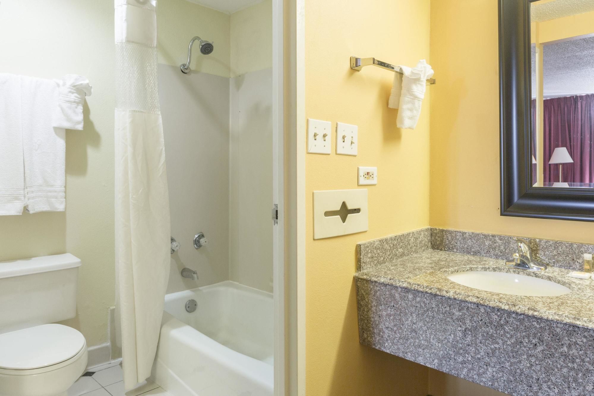 Фото Quality Inn New Orleans I-10 East