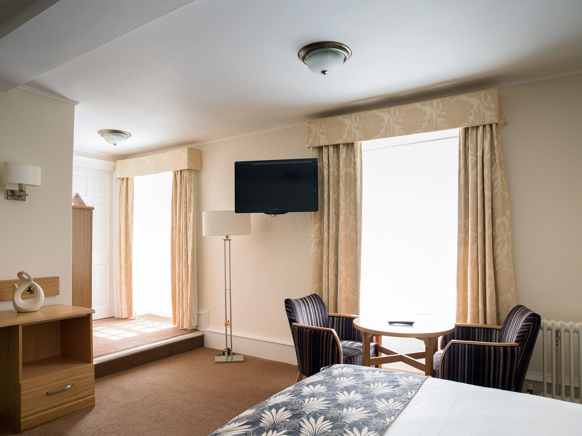 Фото Weetwood Hall Conference Centre & Hotel
