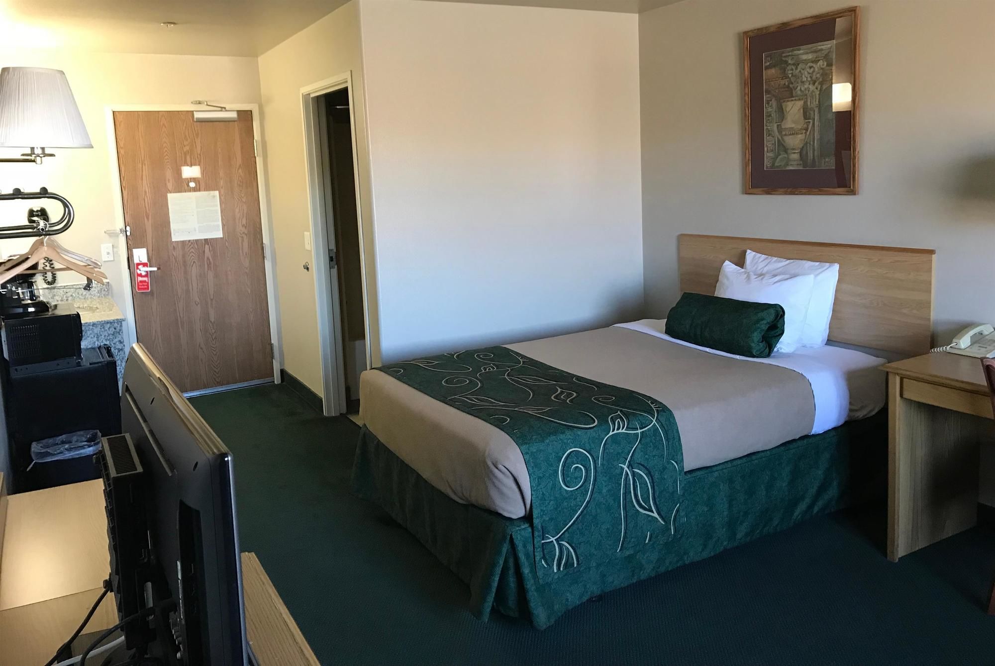 Фото Travelodge by Wyndham Yermo