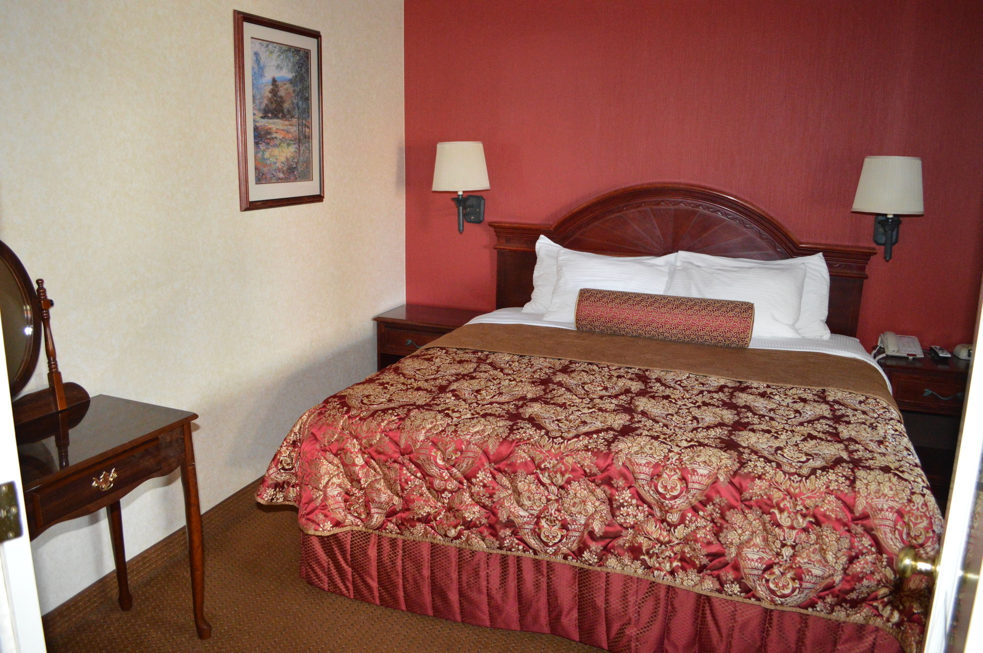 Фото Dynasty Suites Redlands