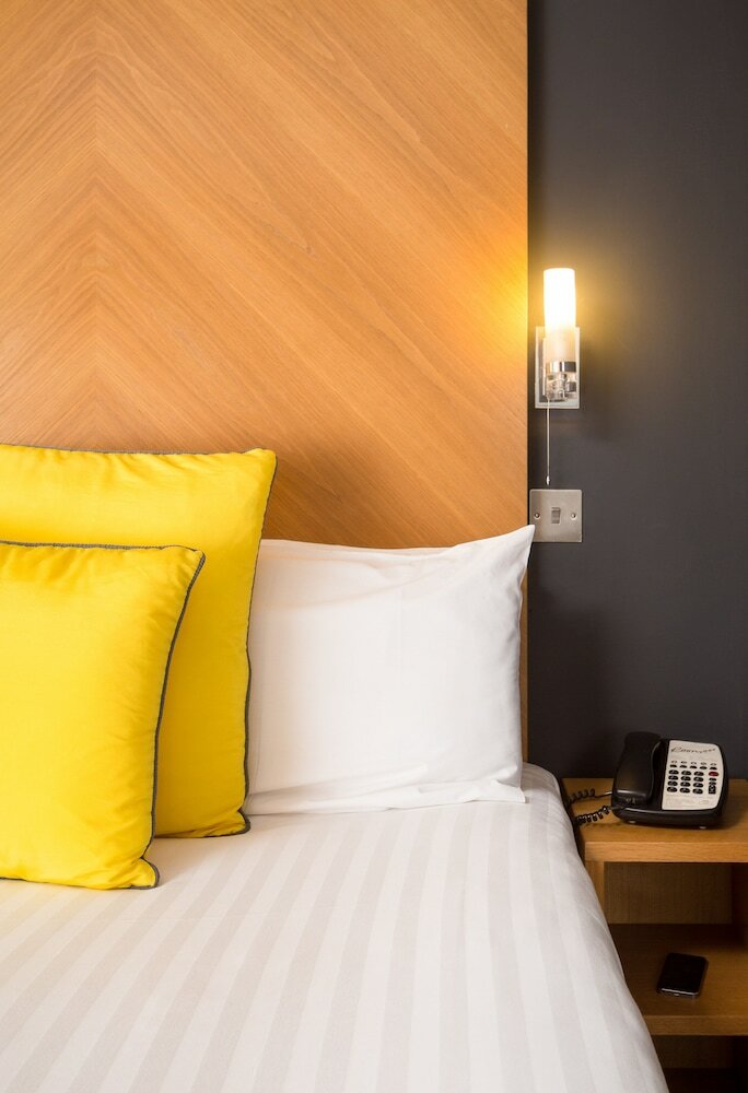 Фото Roomzzz Leeds City West