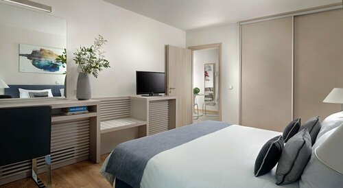 Внешний вид отеля Blazer Suites Hotel в Муниципалитете Варисе - Вуле - Вулиагмени, фото 4