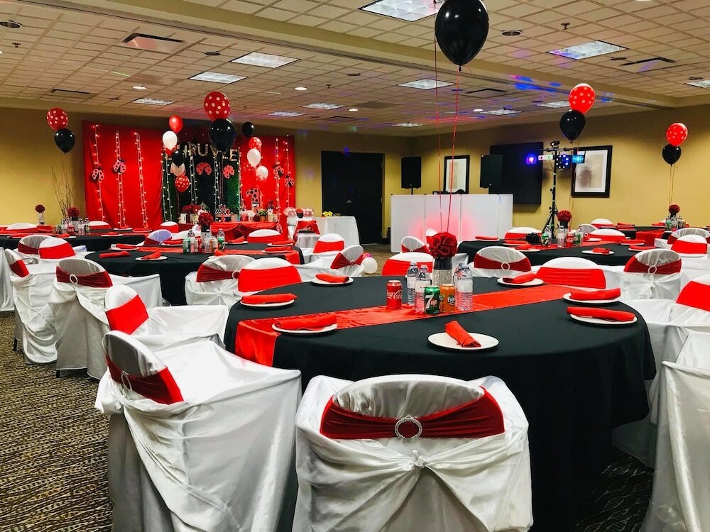 Фото Wingate by Wyndham Regina