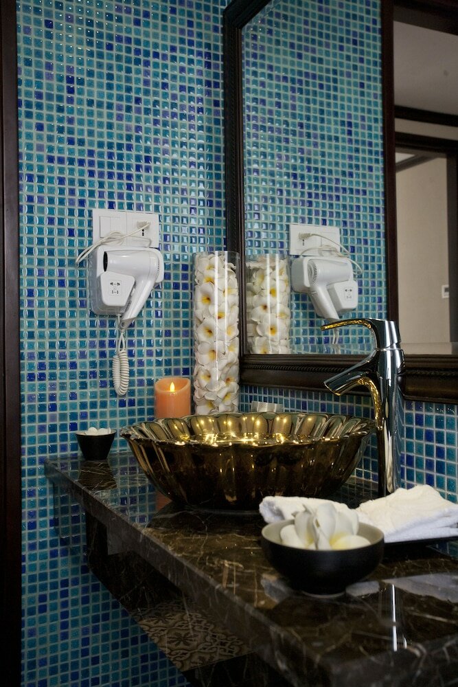 Фото Golden Lotus Luxury Hotel