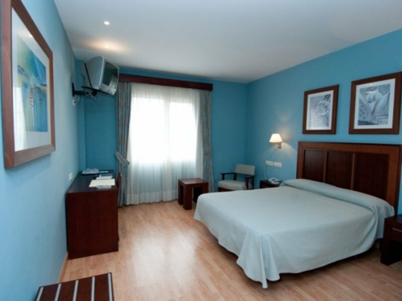 Фото Hotel Santiago de León