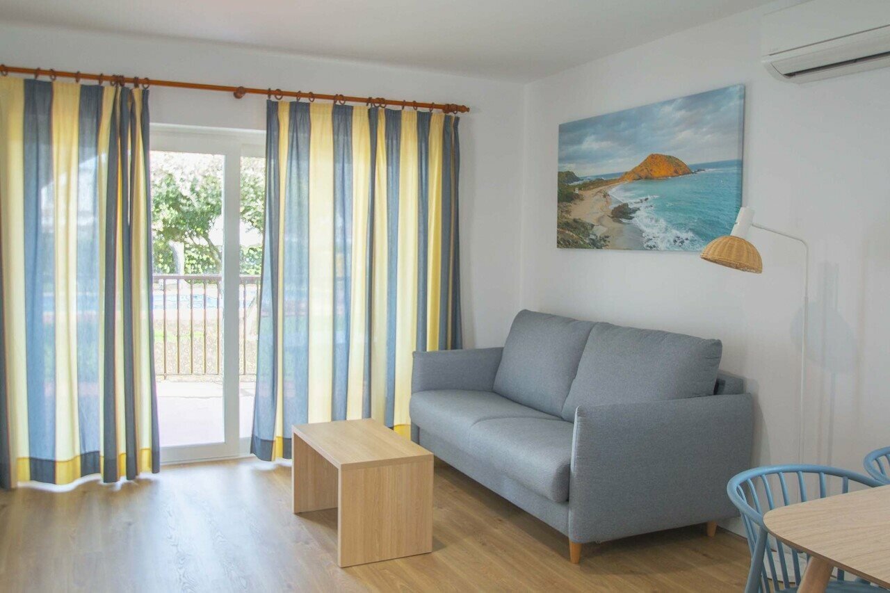 Фото Apartamentos Sol Y Mar Menorca
