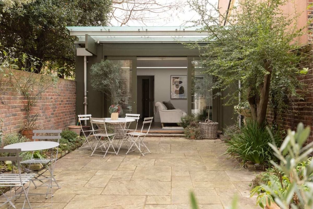 Фото The Southwark Arms - Glamorous 5bdr House With Garden