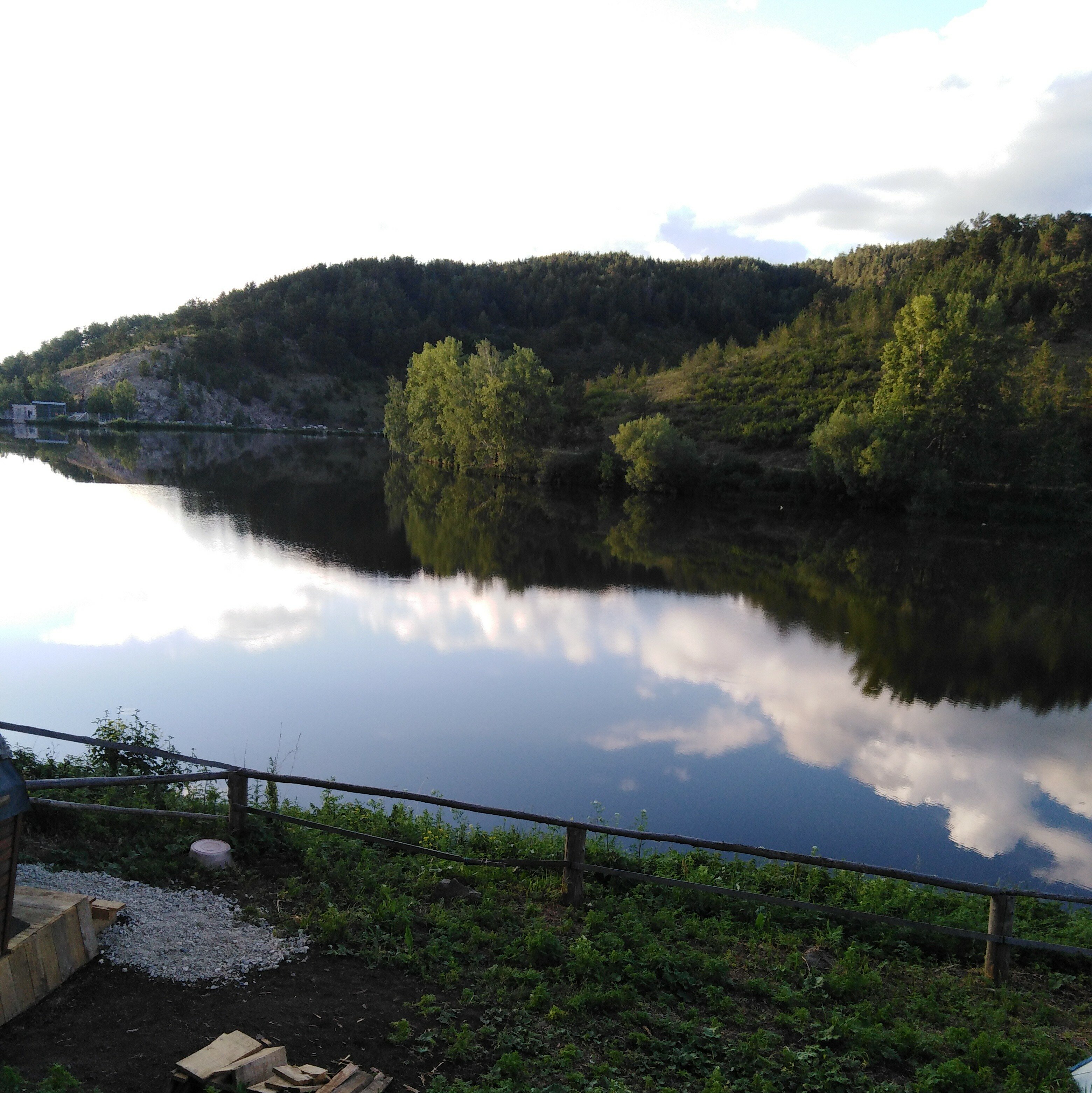 Фото Дом у пруда