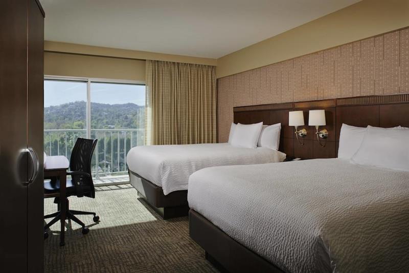 Фото Courtyard by Marriott Los Angeles - Sherman Oaks
