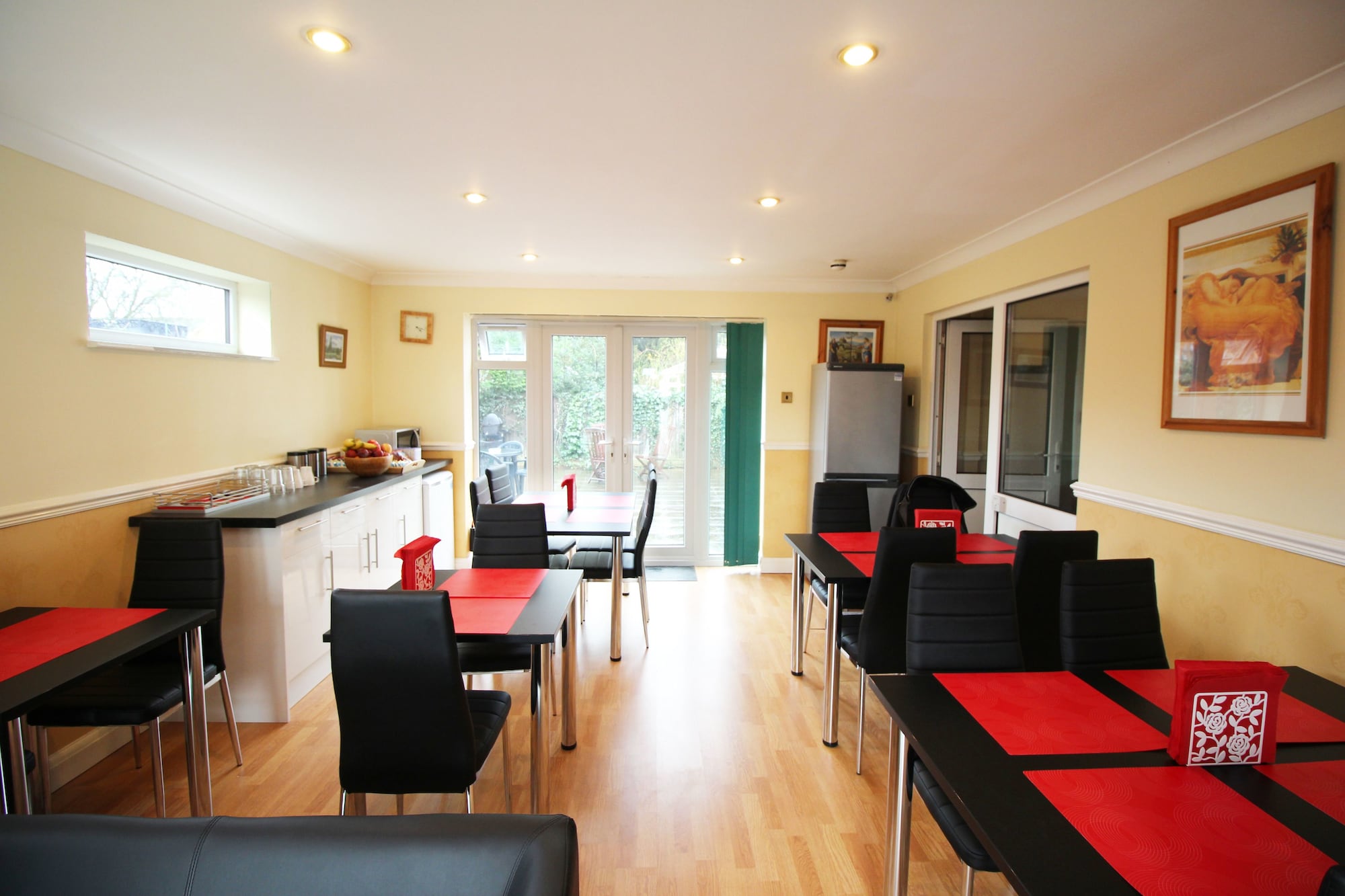 Фото Flexistay Ambers Gatwick Aparthotel