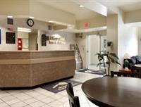 Фото Days Inn & Suites by Wyndham Tampa/Raymond James Stadium