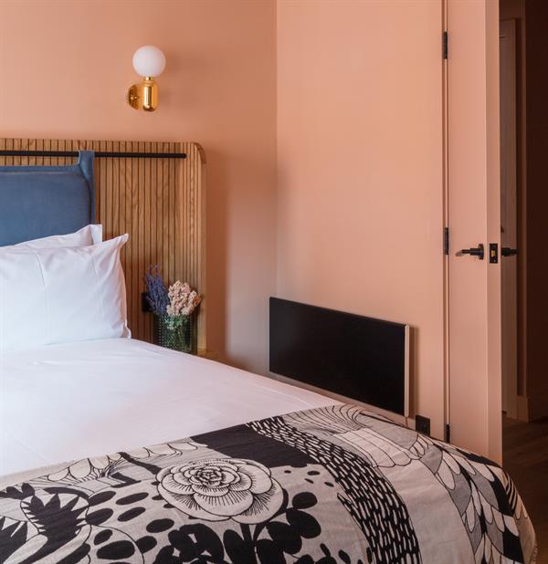 Фото Whitworth Locke