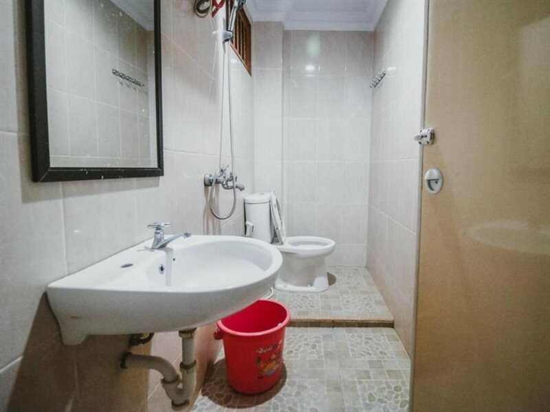 Фото RedDoorz Plus near Wtc Batanghari Mall