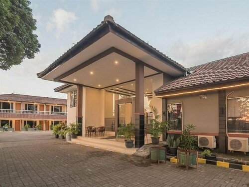 Гостиница RedDoorz near Alun Alun Subang в Субанге