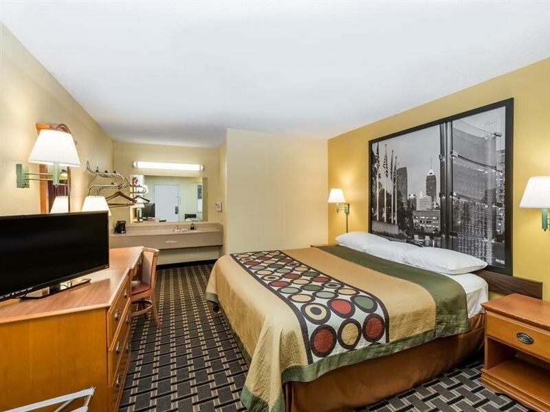 Фото Super 8 by Wyndham Indianapolis