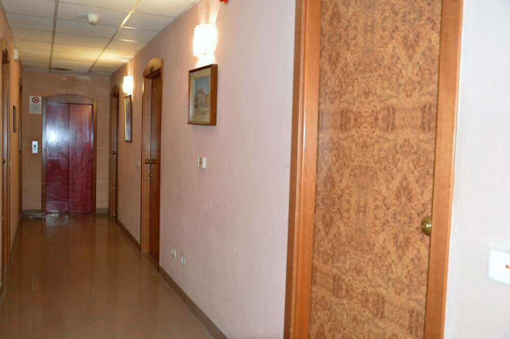 Фото Hotel Carol