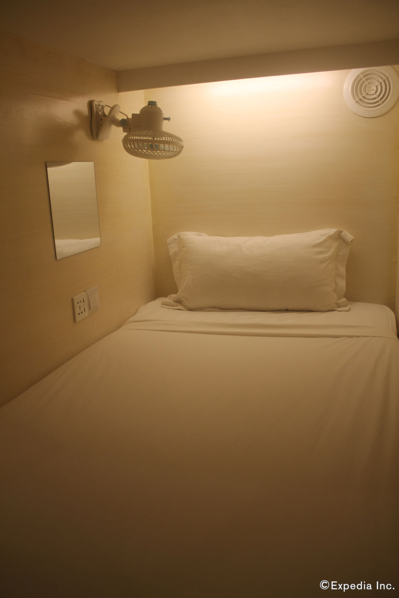 Фото Tambayan Capsule Hostel