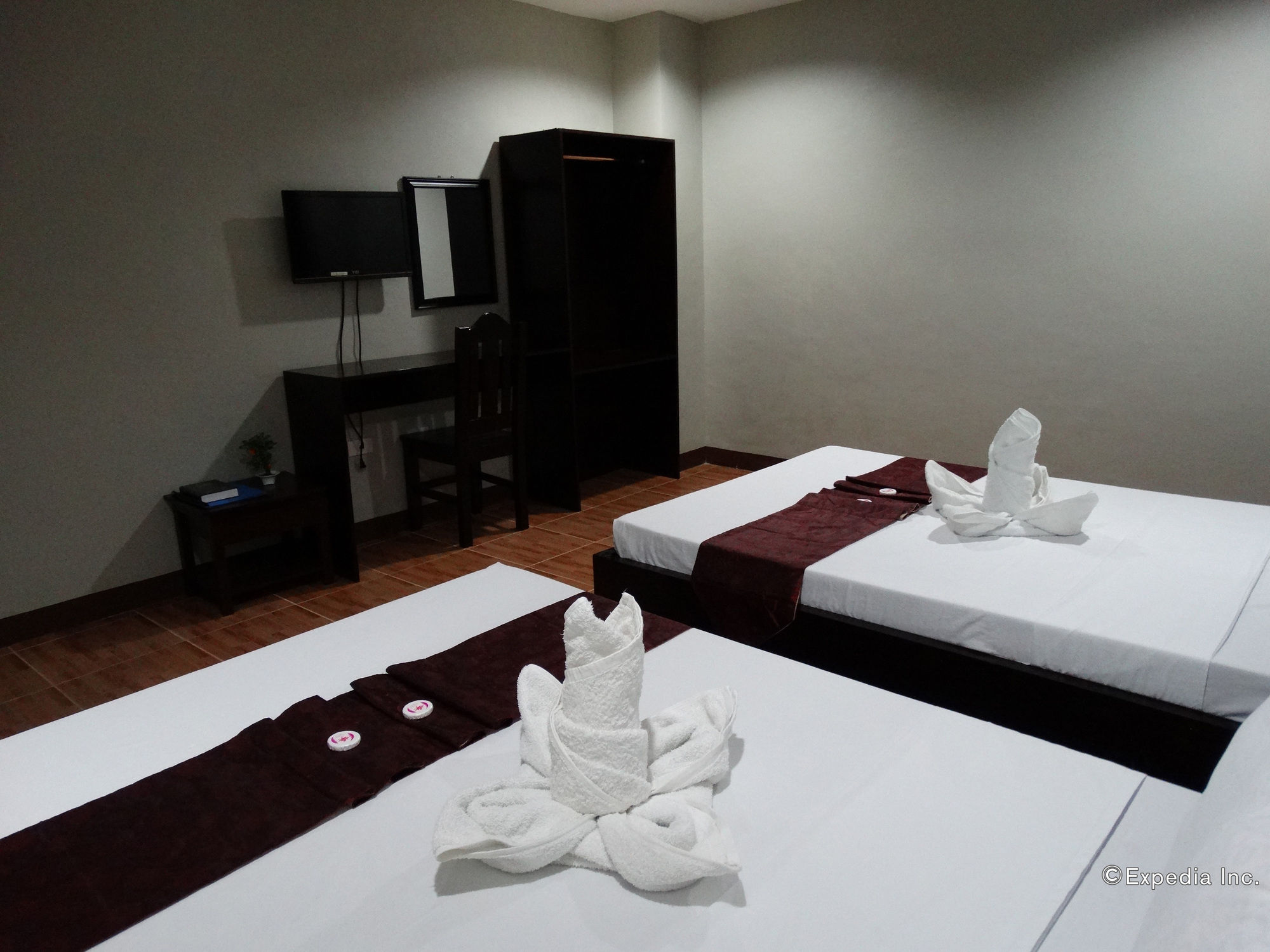 Фото Harbour Gardens Tourist Inn