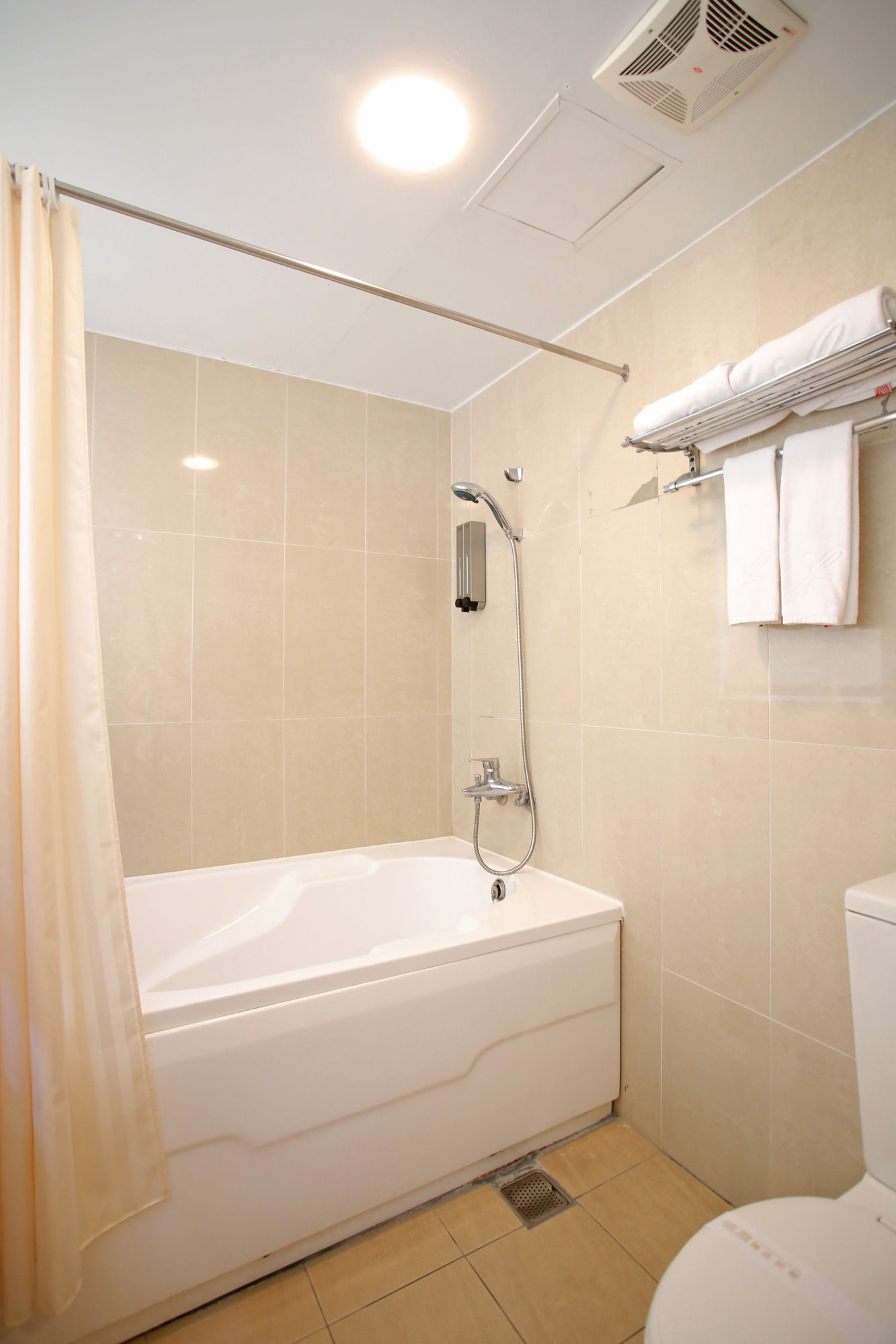 Фото Elegance Hotel Taipei