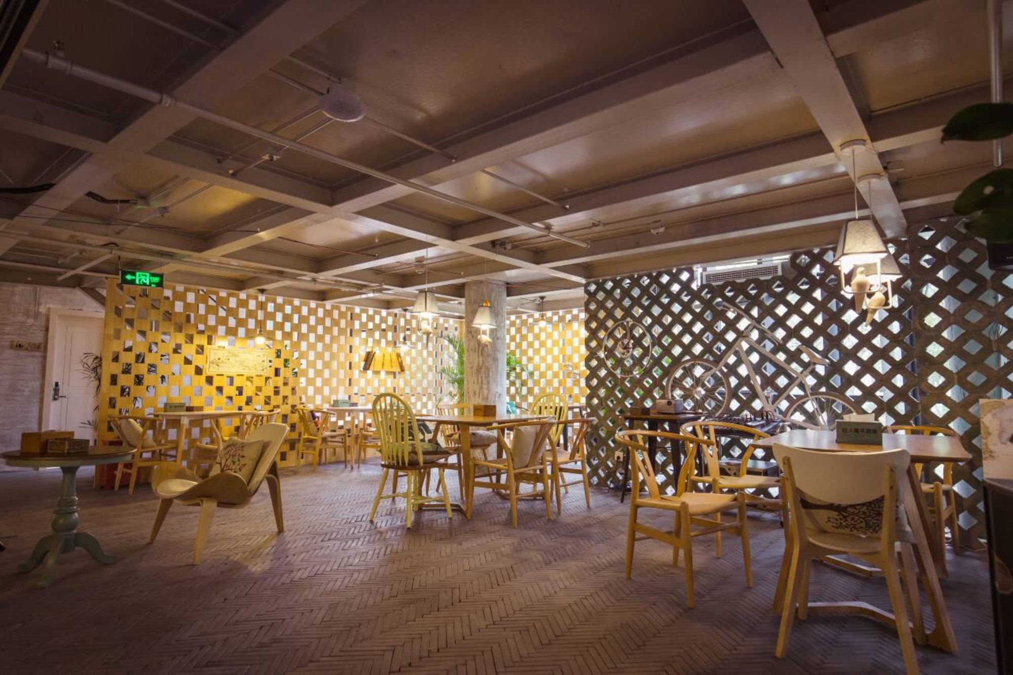 Фото J Trip Youth Hostel