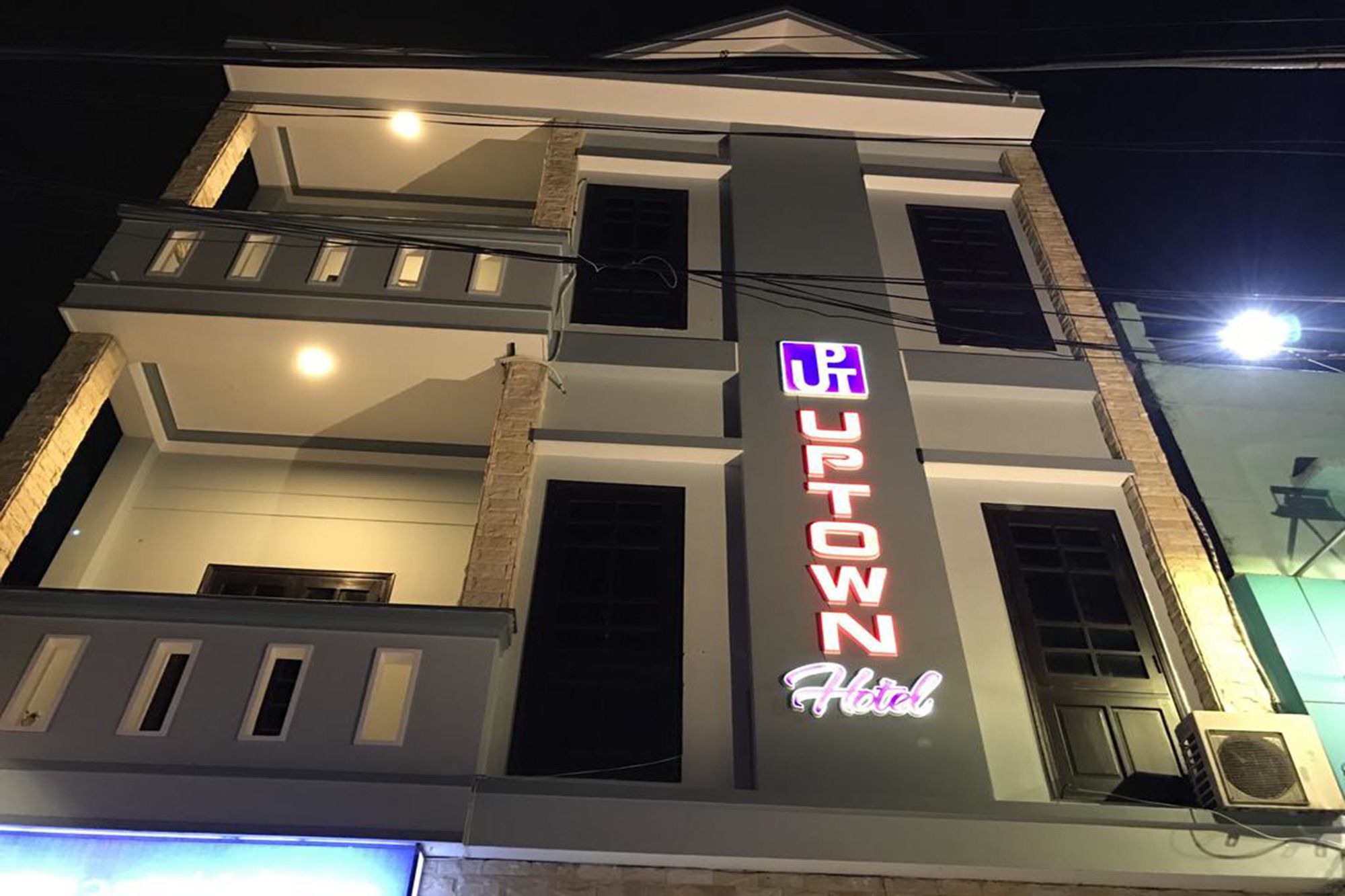 Фото Uptown Hotel