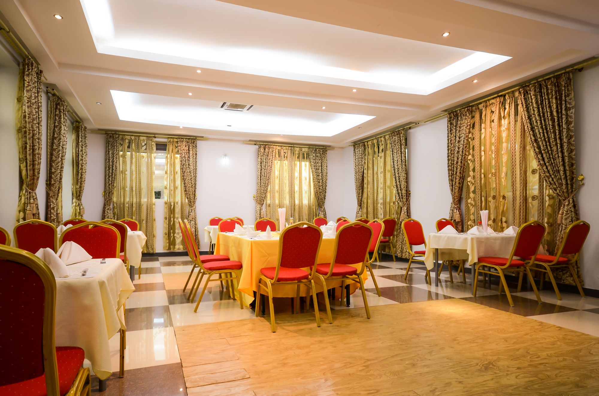 Фото Emperor Hotels