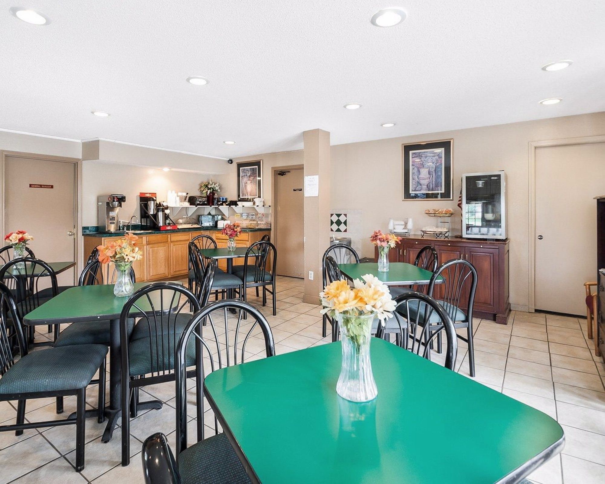 Фото SureStay Hotel by Best Western Olathe